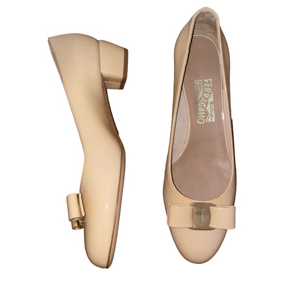SALVATORE FERRAGAMO Vara Pump Low
Heel Bow Napak Nude Amaretti Size 9.5 C New - Picture 7 of 16